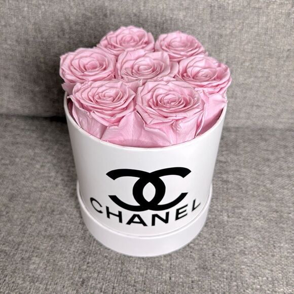 CHANEL Pink Eternity Rose Arrangement - Picture 5 of 12